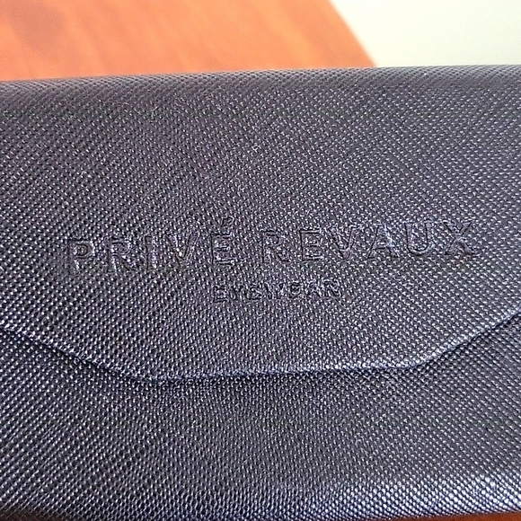 PRIVE REVAUX EYEWEAR TRIANGULAR HARD CASE - Picture 2 of 6